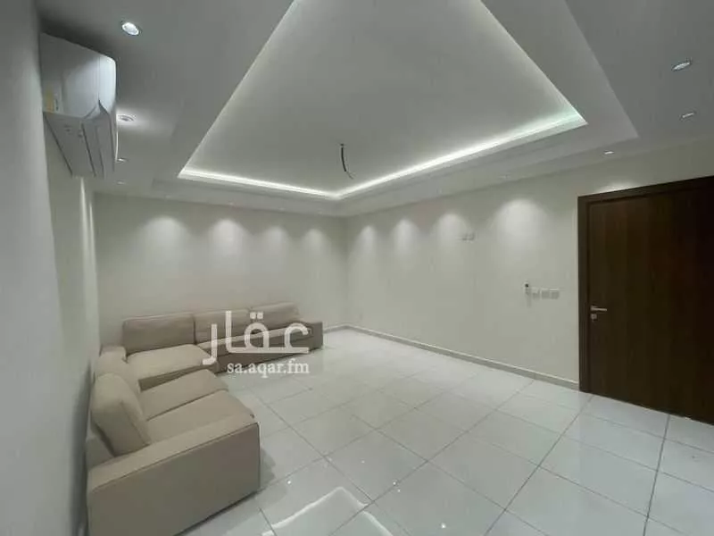 4 bedroom villa in Al Janadriyah 8