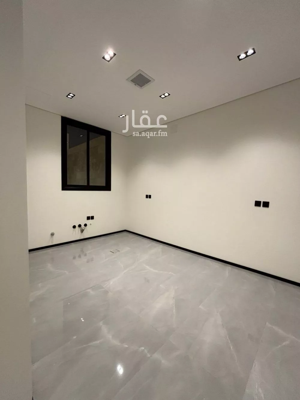 فيلا 6 غرف في العارض 8