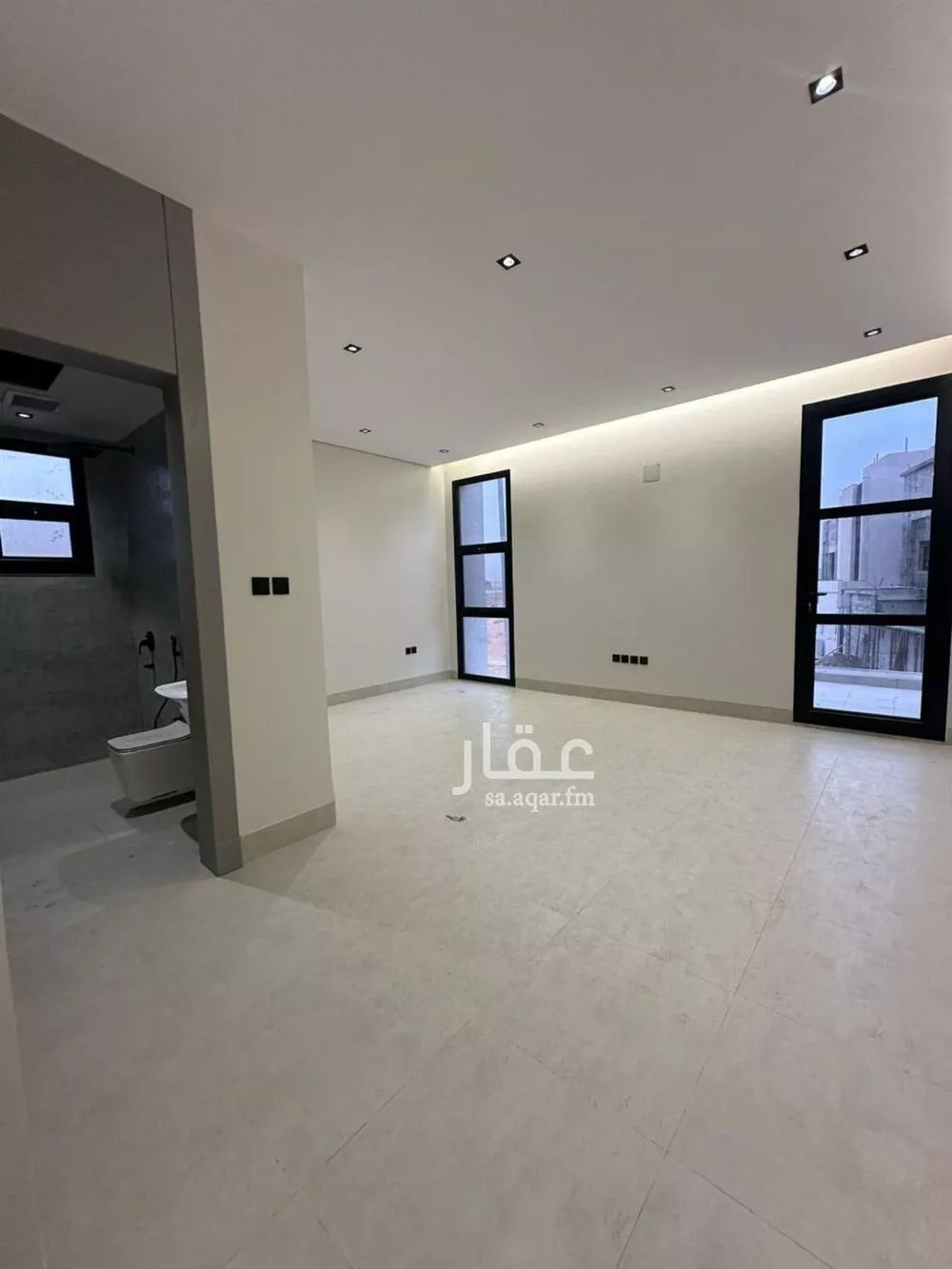 فيلا 5 غرف في الجنادرية 9