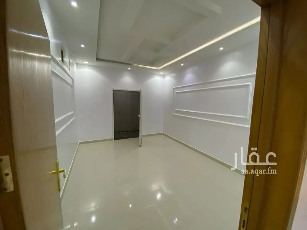 فيلا 5 غرف في الرمال 10
