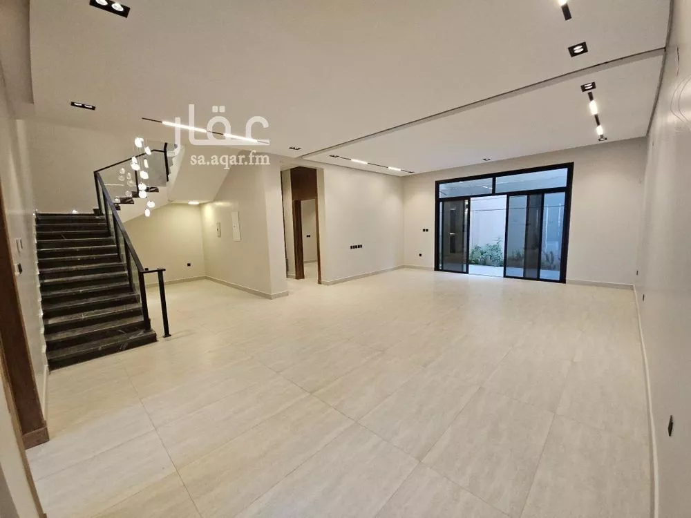 5 bedroom villa in Al Rimal 9