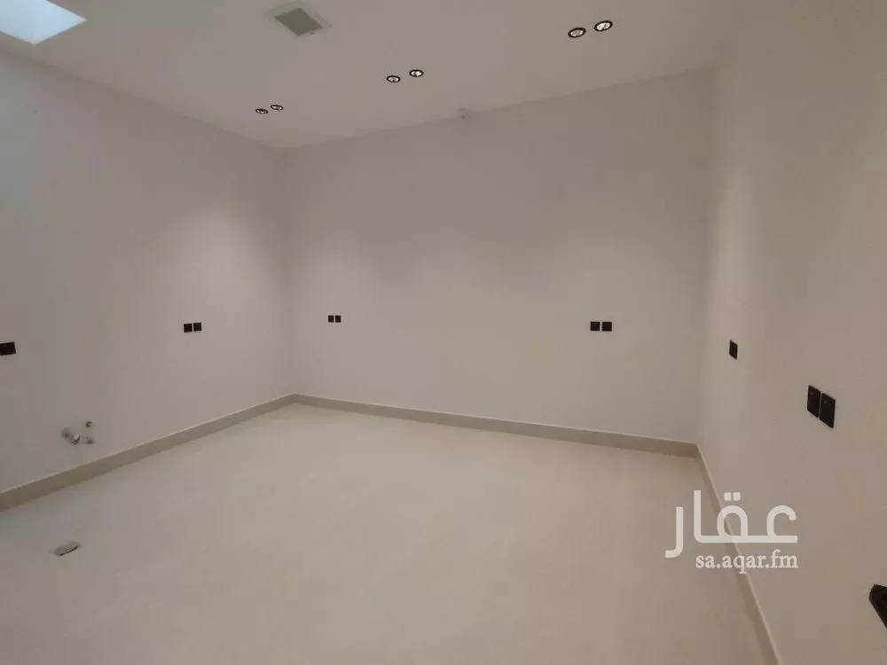 5 bedroom villa in Al Janadriyah 11