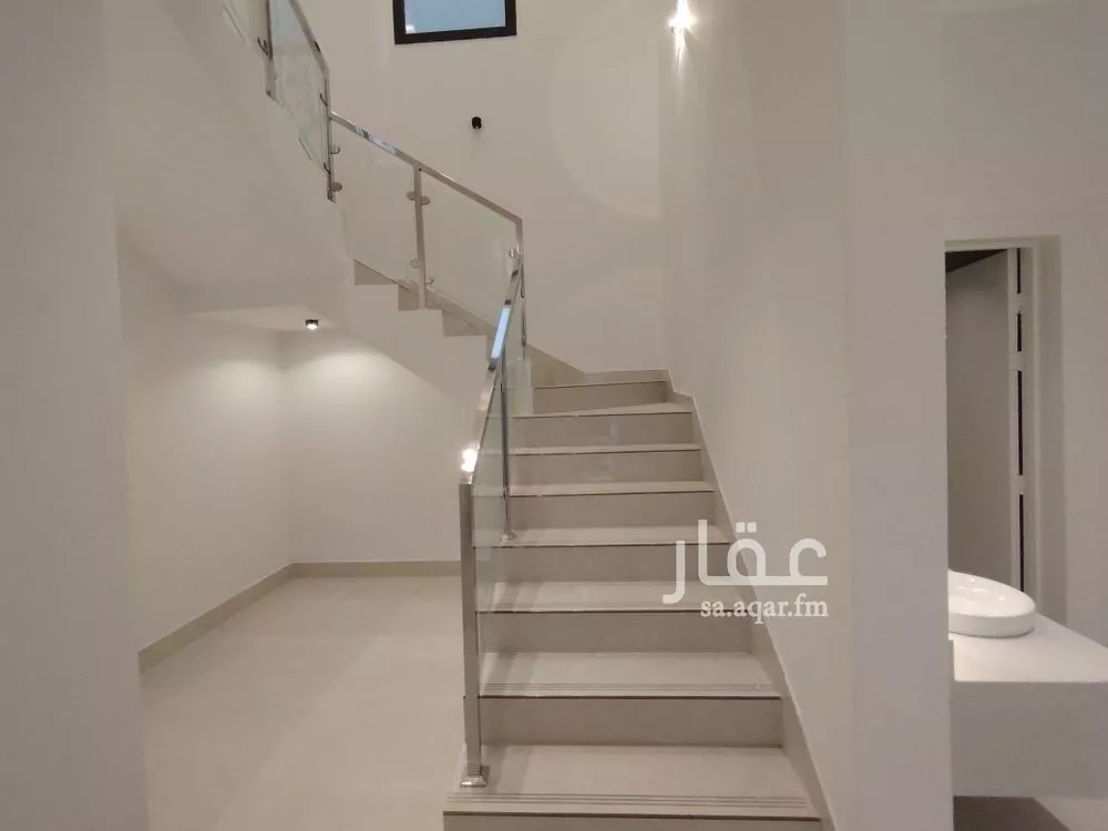 5 bedroom villa in Al Janadriyah 13