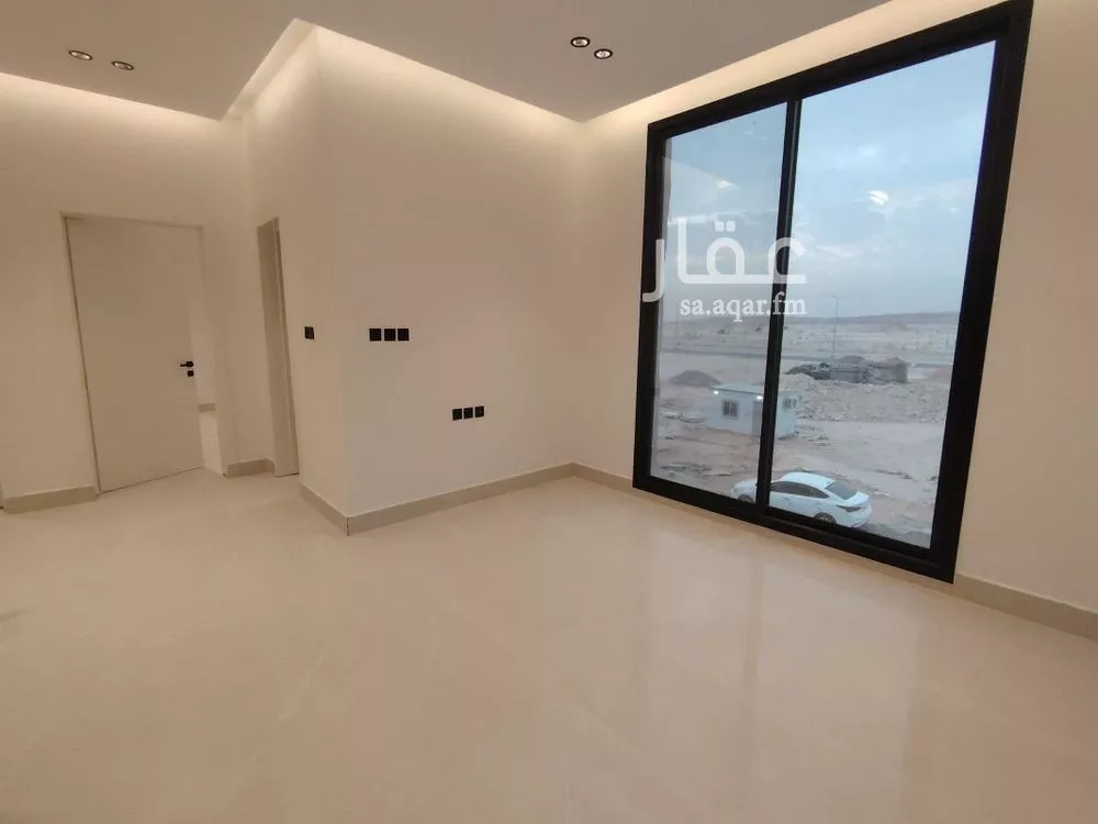 5 bedroom villa in Al Janadriyah 9