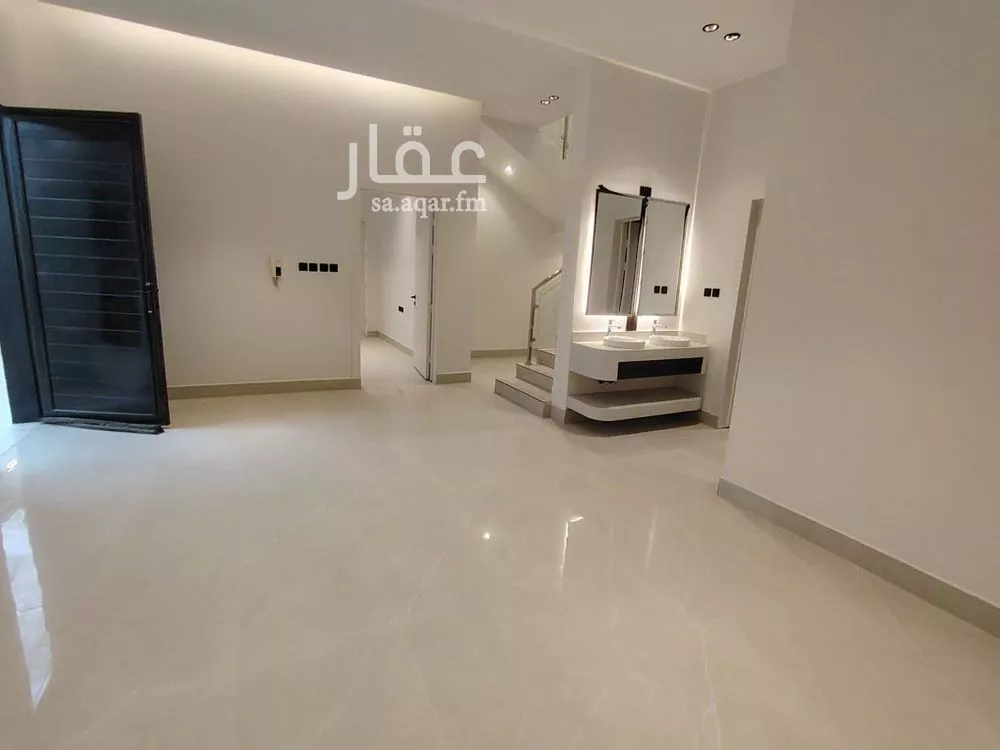 5 bedroom villa in Al Janadriyah 10