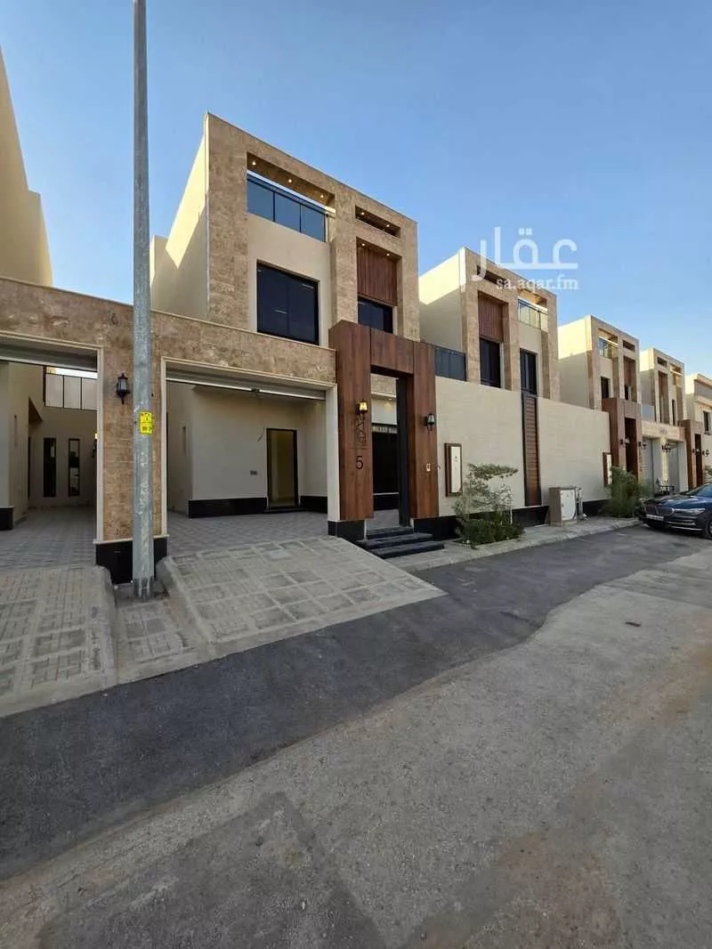 6 bedroom villa in Al Rimal 3