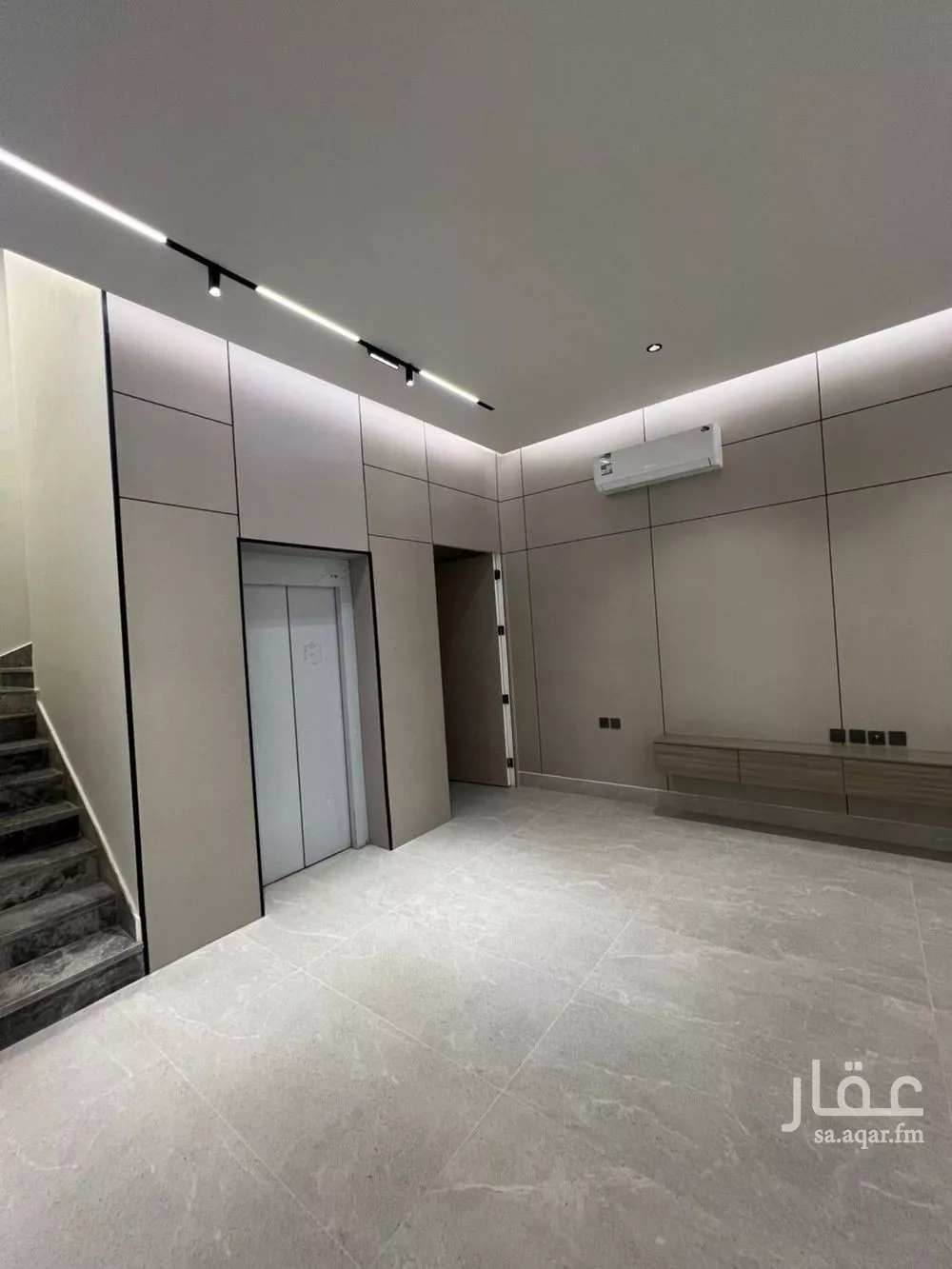 5 bedroom villa in Al Yarmouk 7