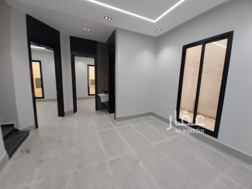 5 bedroom villa in Al Uraija Al Gharbiyah 2