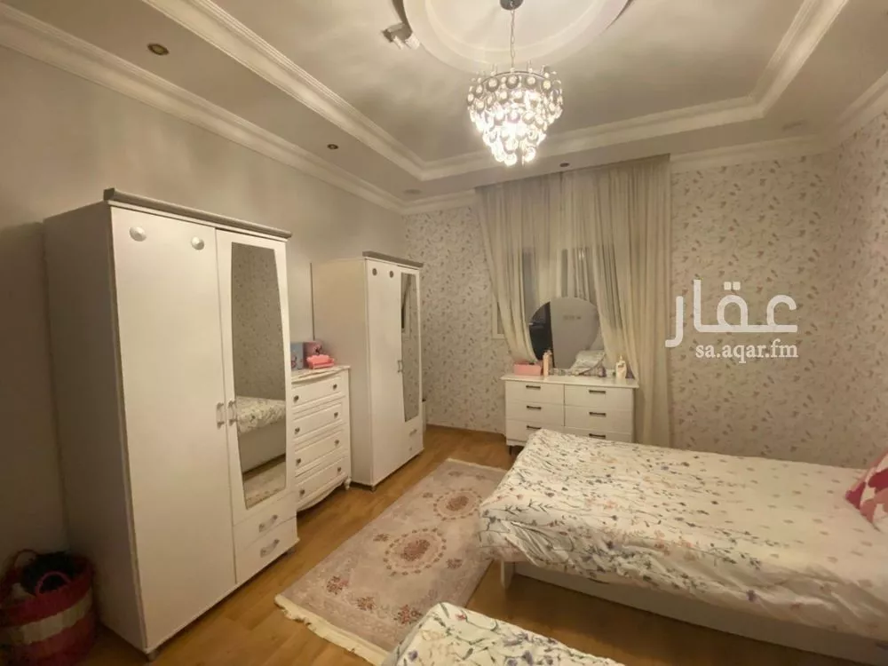 8 bedroom villa in Irqah 12