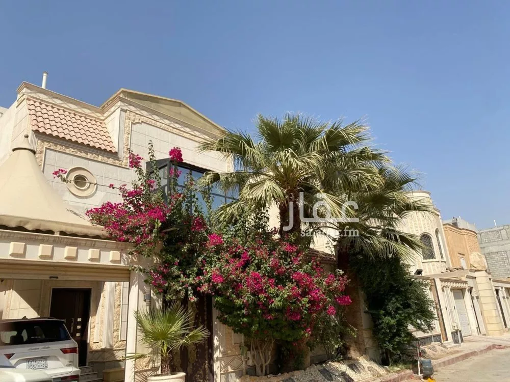 8 bedroom villa in Irqah 3