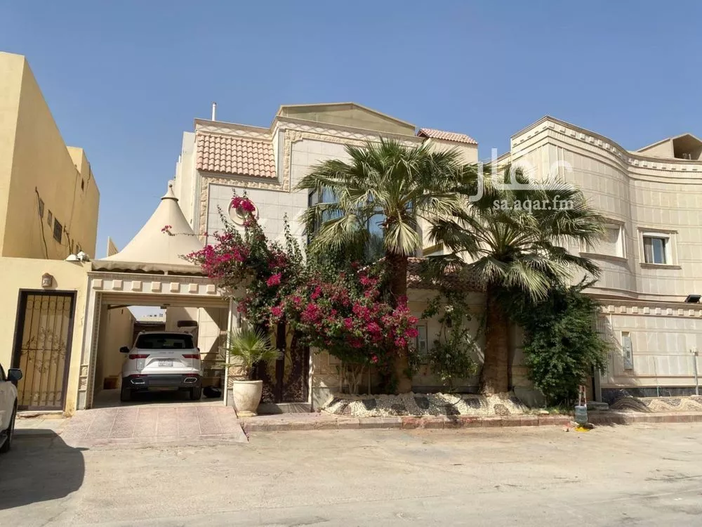8 bedroom villa in Irqah 10
