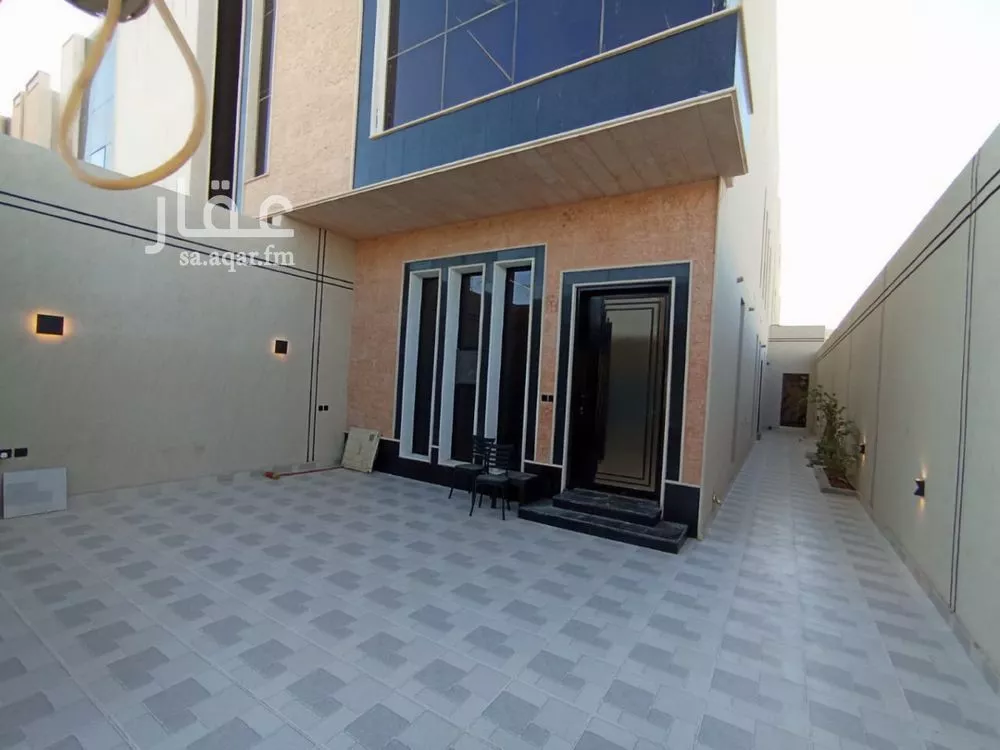 5 bedroom villa in Ash Sharq 4