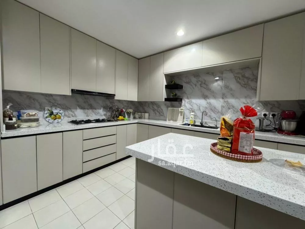 5 bedroom villa in Ishbiliyah 4