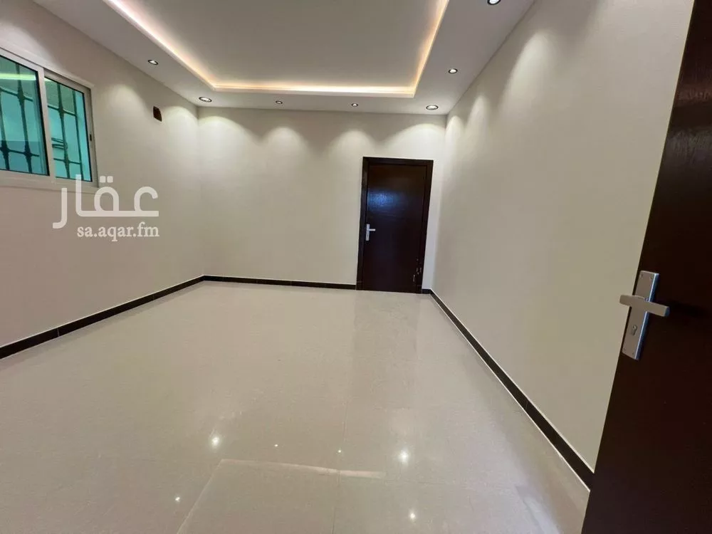 6 bedroom apartment in Dhahrat Laban 7