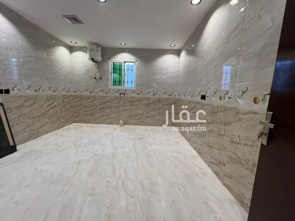 6 bedroom apartment in Dhahrat Laban 9