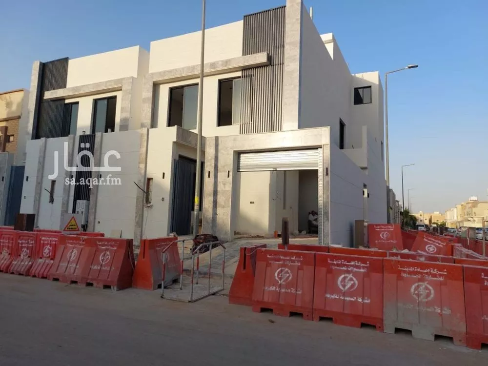 5 bedroom villa in Al Uraija Al Gharbiyah 3
