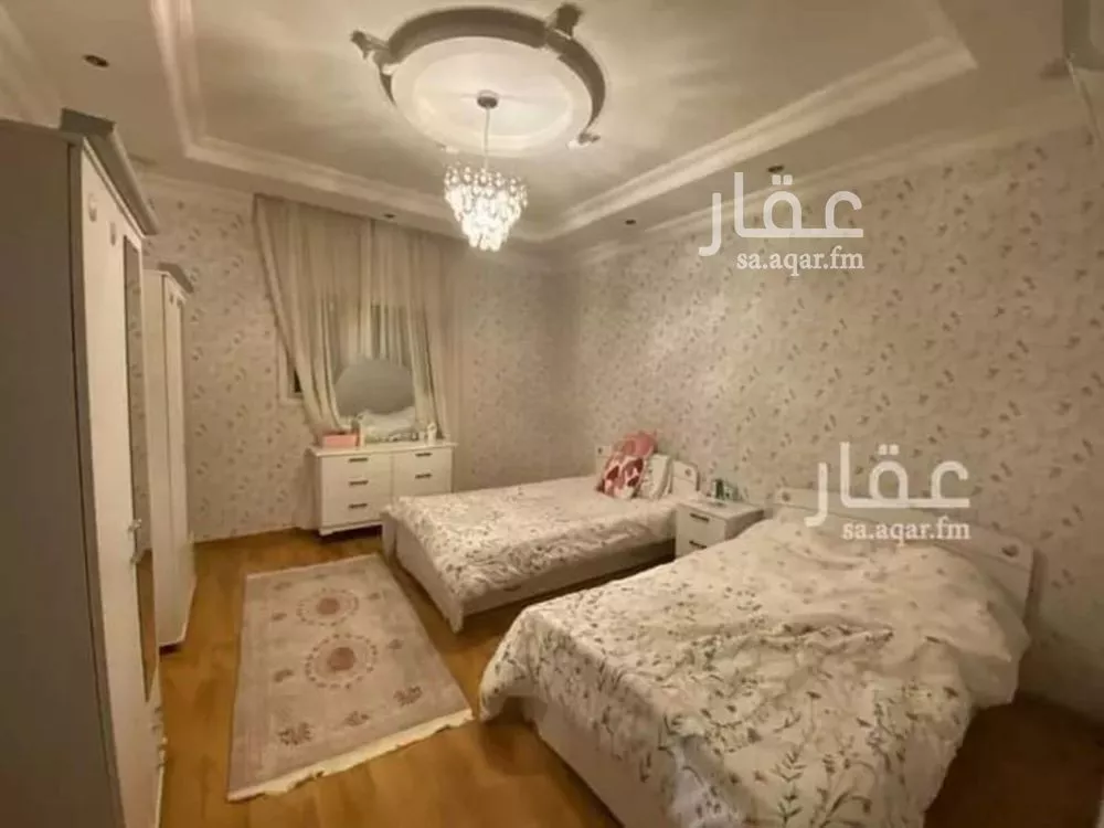 فيلا 5 غرف في عرقة 8