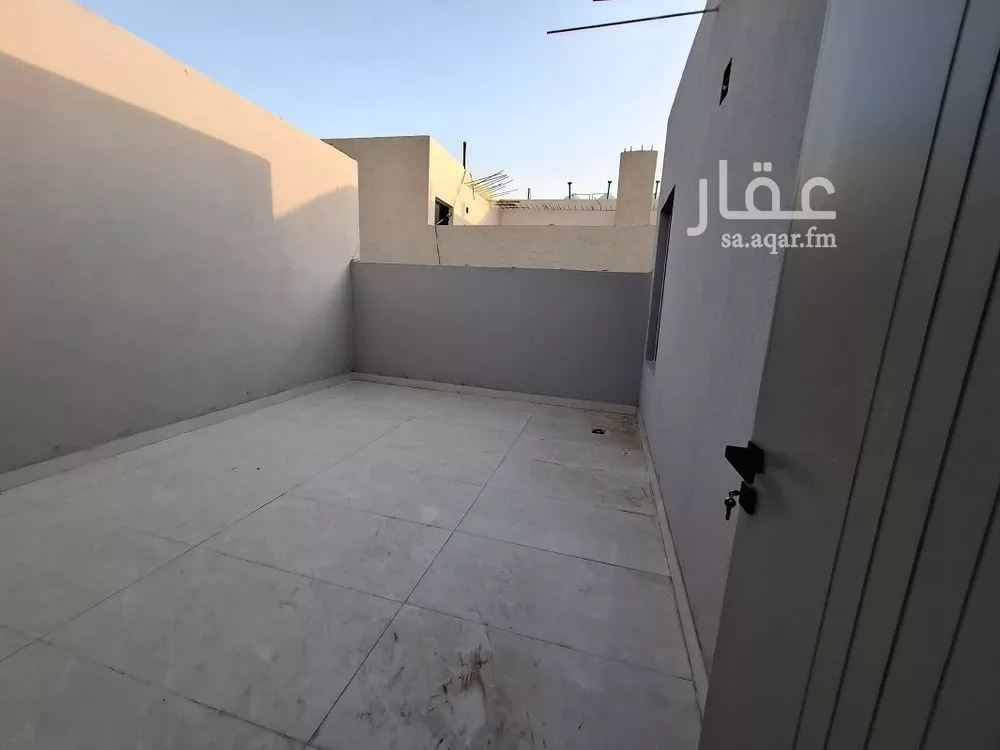 فيلا 5 غرف في طيبة 21