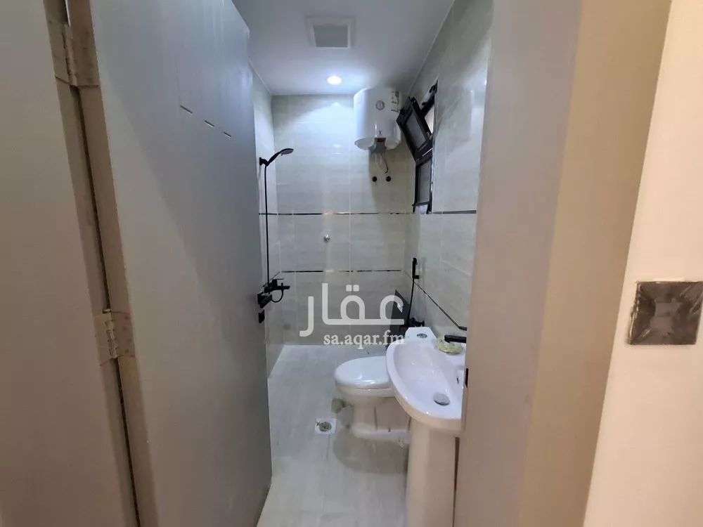 فيلا 5 غرف في طيبة 8