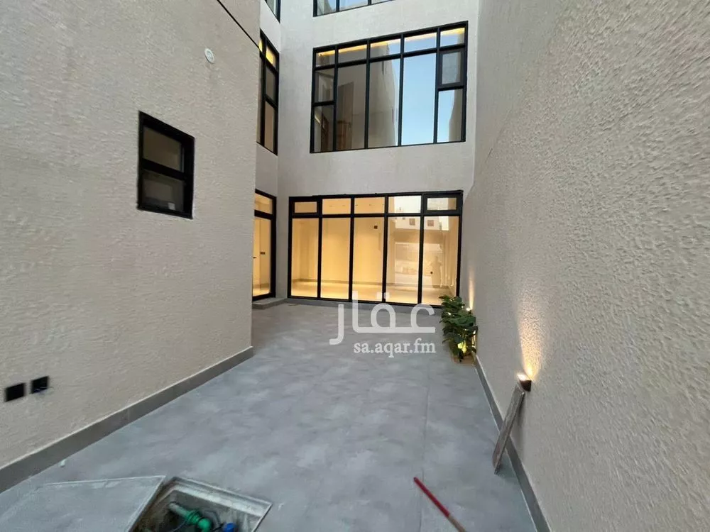 5 bedroom villa in Al Mahdiyyah 2