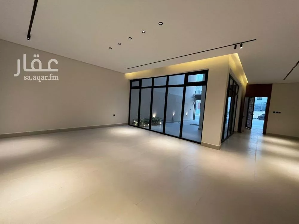 5 bedroom villa in Al Mahdiyyah 4