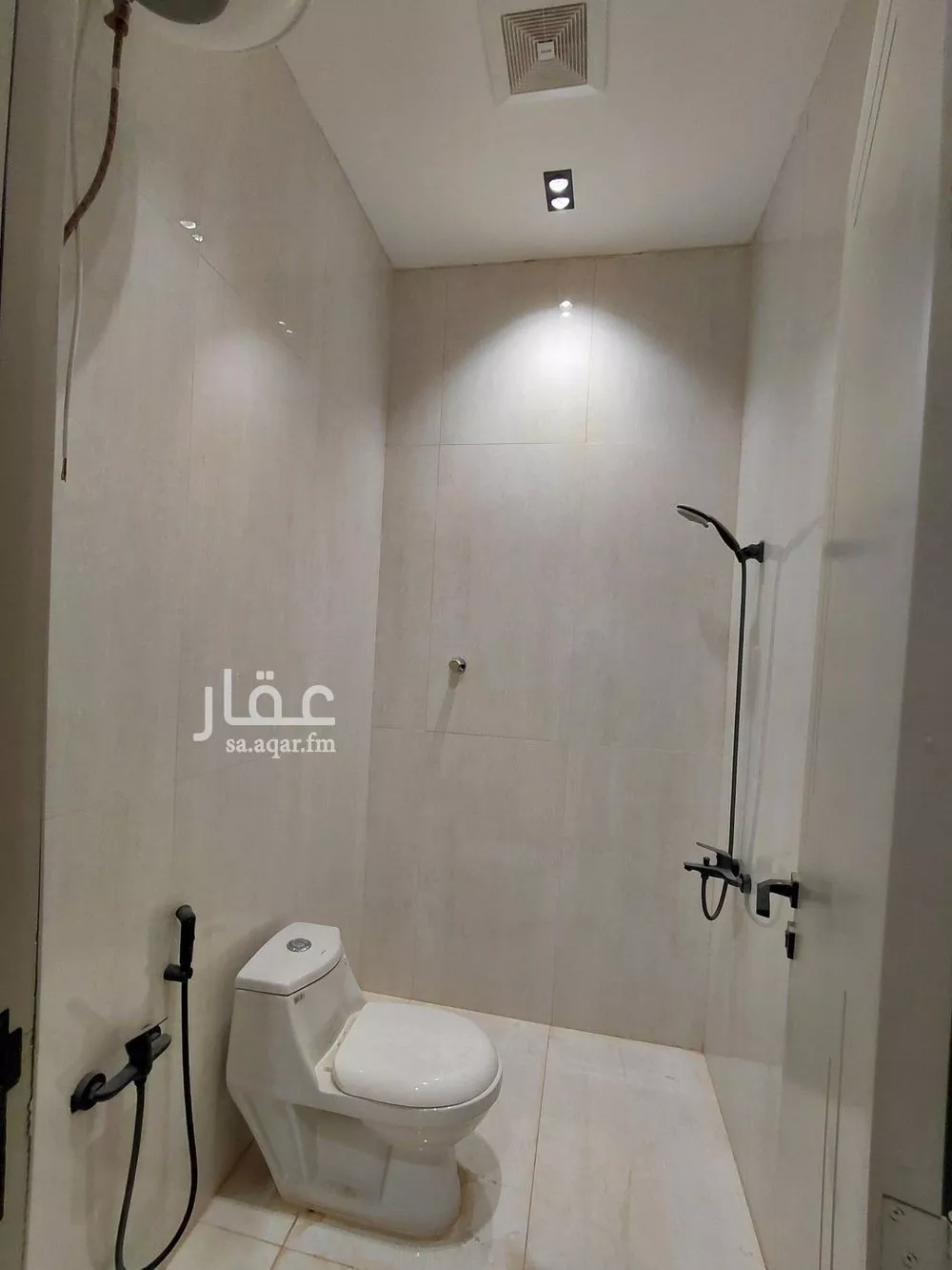 فيلا 4 غرف في الجنادرية 8