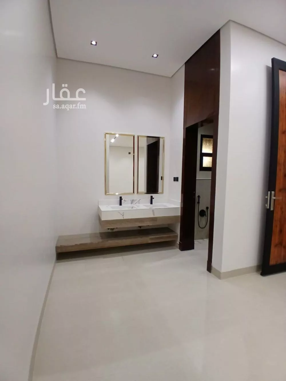 5 bedroom apartment in Al Rimal 6