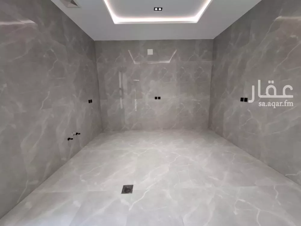 6 bedroom villa in Dhahrat Laban 7