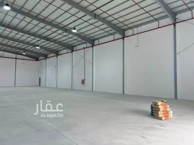 مستودع 2400 م² في السلي 2