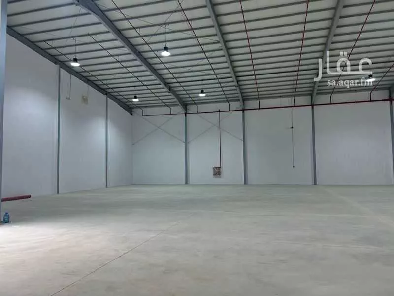 مستودع 2400 م² في السلي 3
