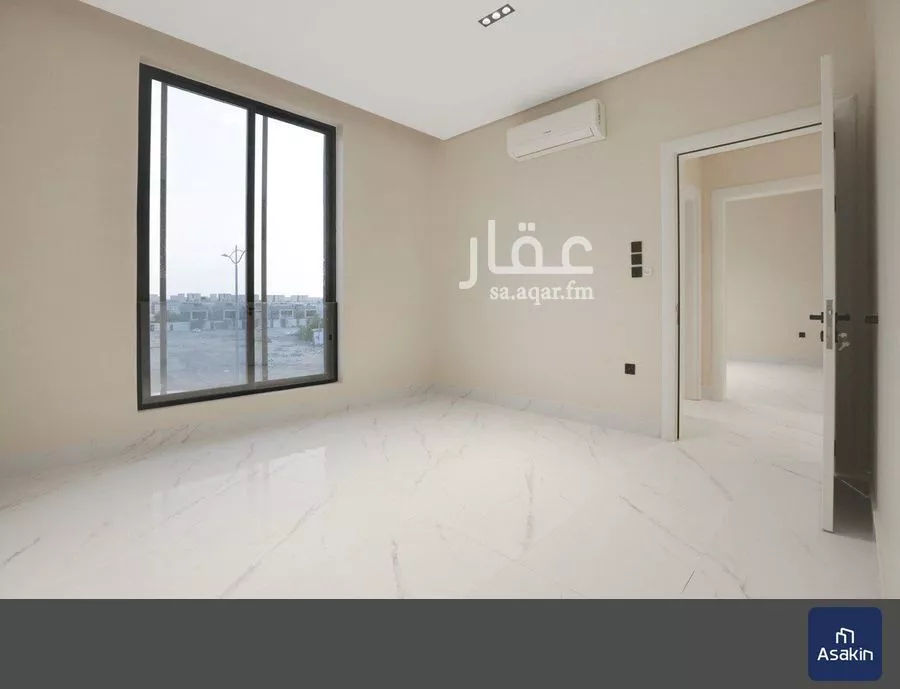 825 sqm building in Al Aridh 11