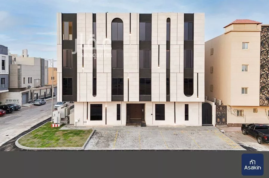 825 sqm building in Al Aridh 3