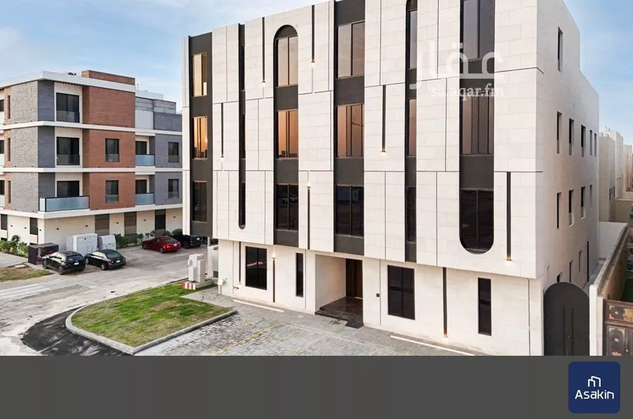 825 sqm building in Al Aridh 8