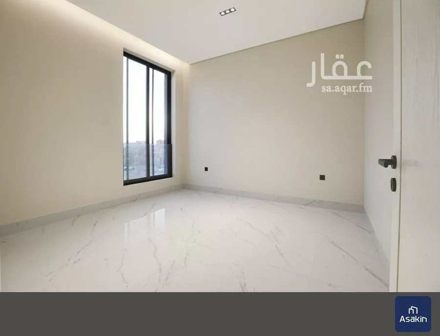 825 sqm building in Al Aridh 10