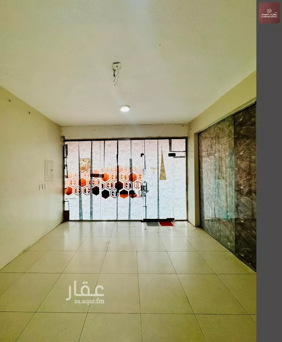 325 sqm shop in Ibn Khaldun 4