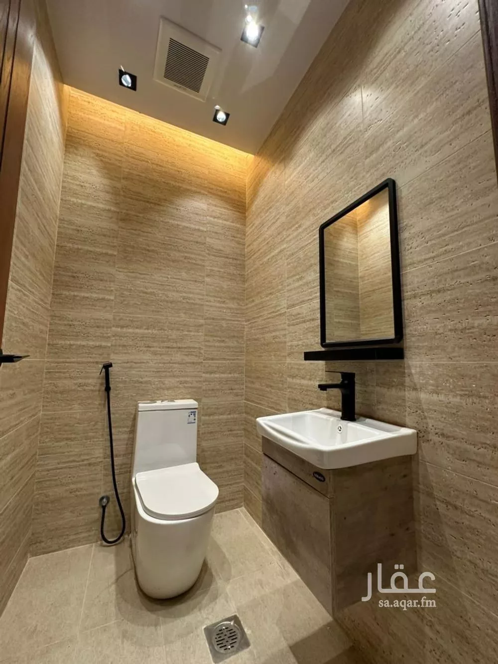 5 bedroom apartment in Al Aziziyah 6