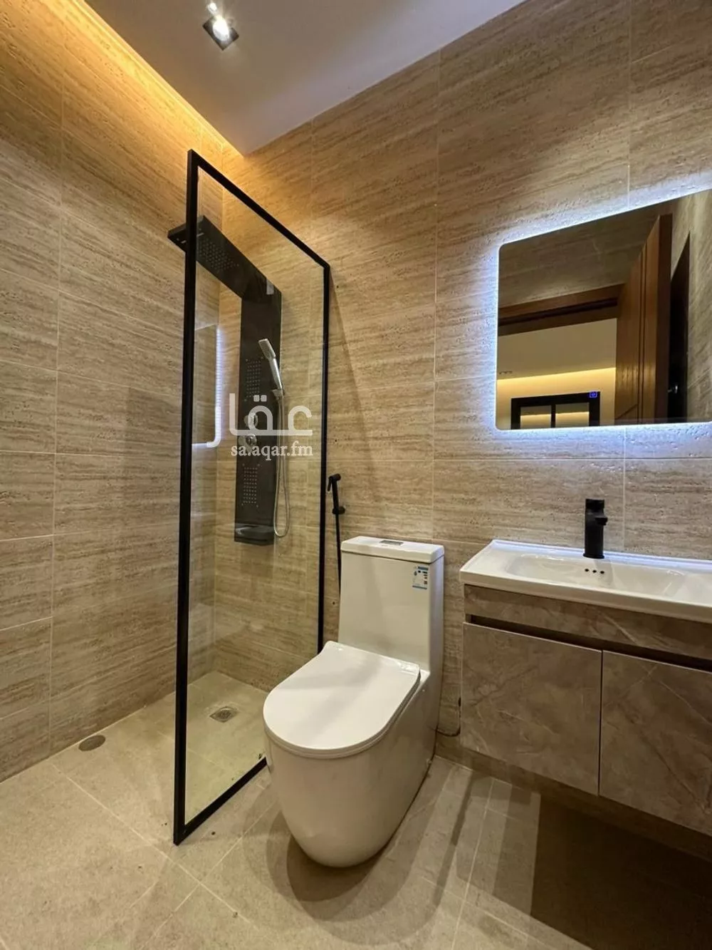 5 bedroom apartment in Al Aziziyah 9