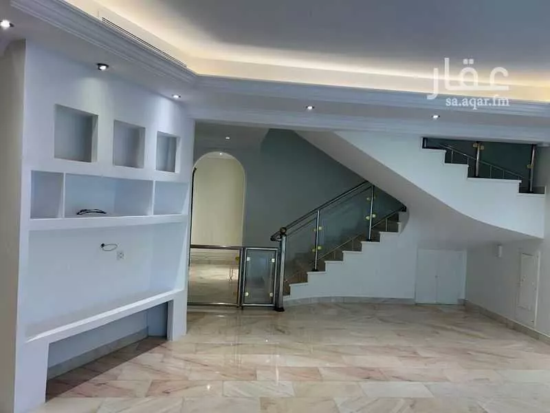 7 bedroom villa in Al Khalidiyyah 15