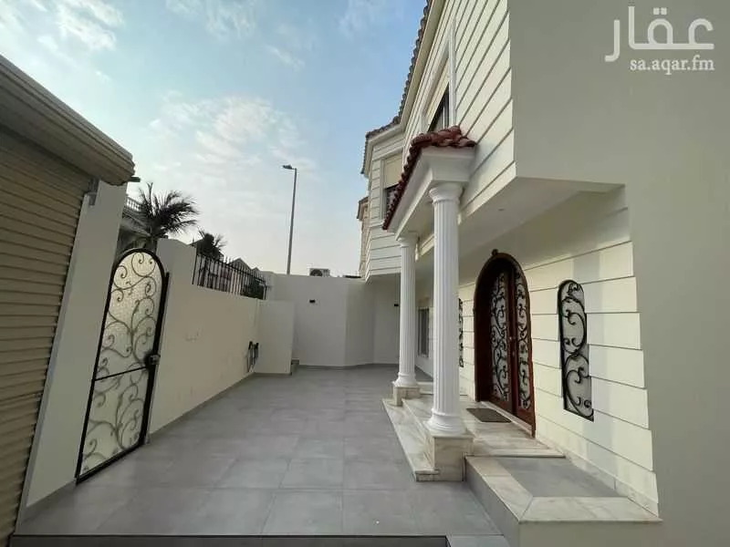 7 bedroom villa in Al Khalidiyyah 3