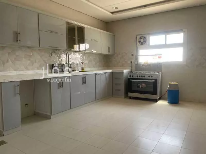 3 bedroom apartment in Al Uraija Al Gharbiyah 5