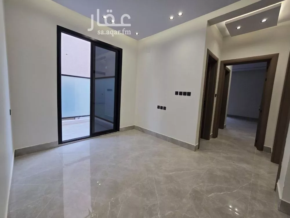 فيلا 5 غرف في الشرق 12