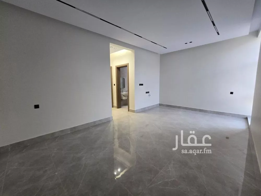 فيلا 5 غرف في الشرق 13