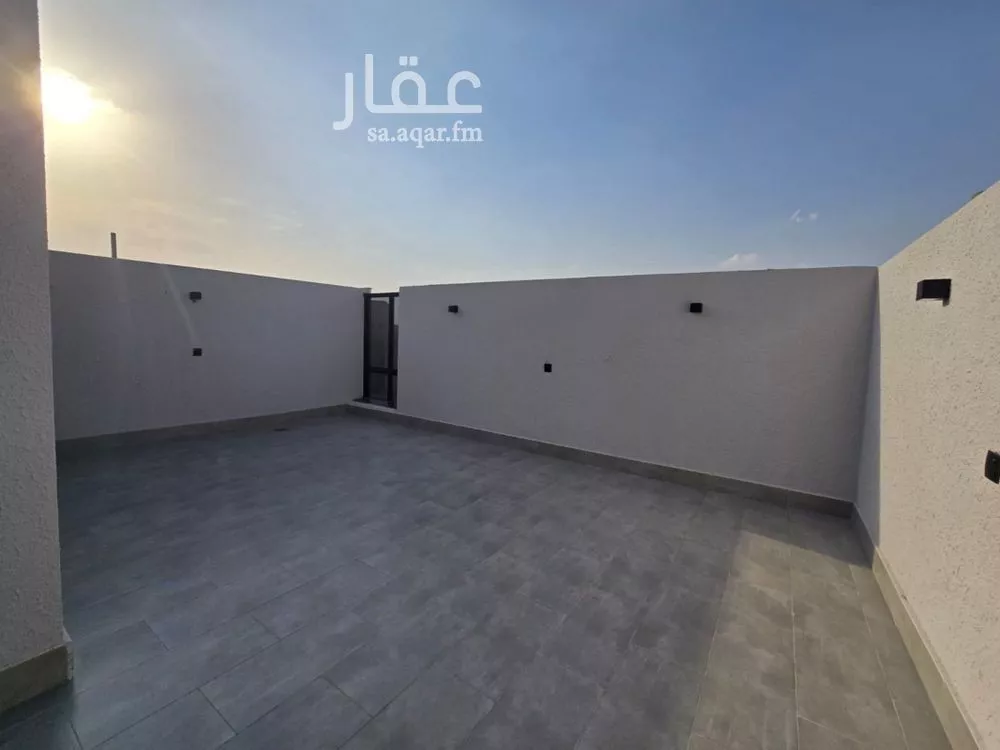 فيلا 5 غرف في الشرق 15
