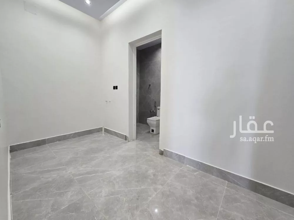 فيلا 5 غرف في الشرق 19