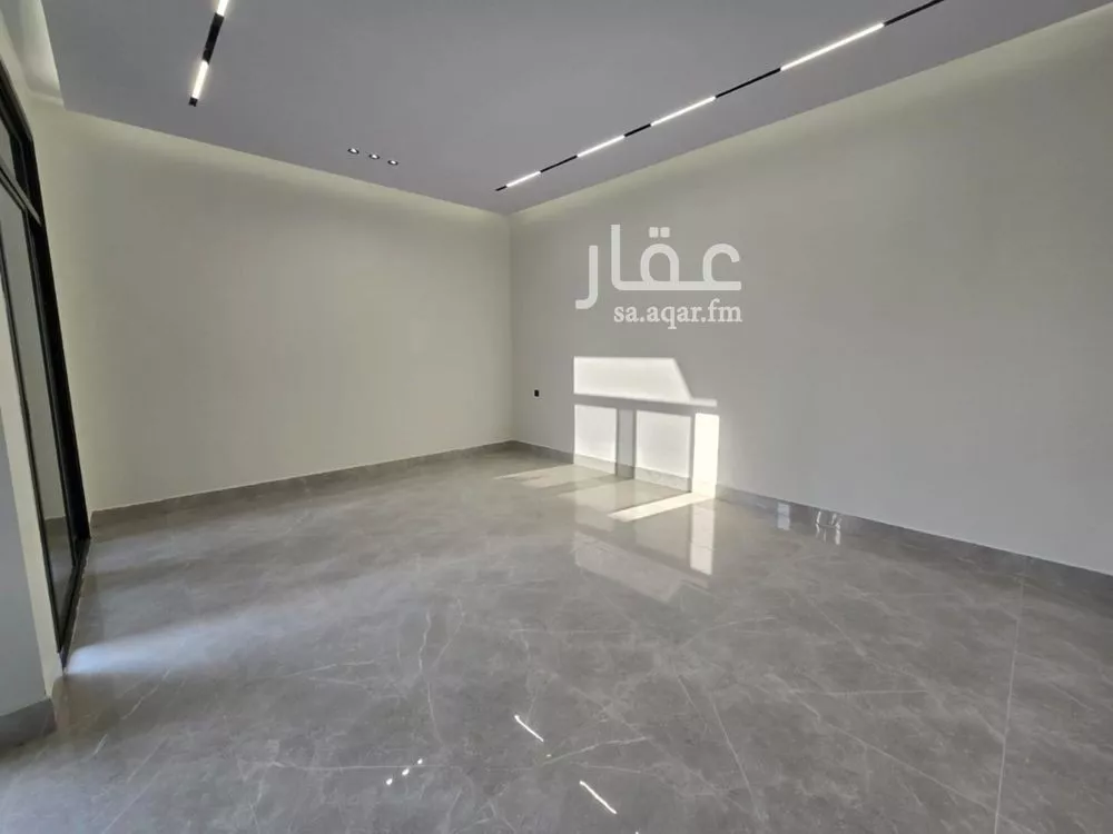 فيلا 5 غرف في الشرق 20