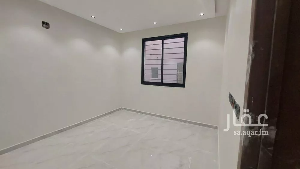فيلا 4 غرف في عكاظ 11