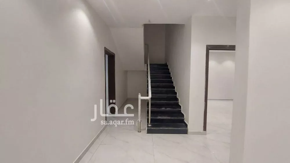 فيلا 4 غرف في عكاظ 12