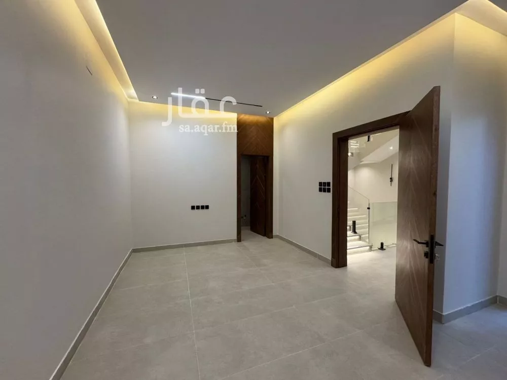 6 bedroom villa in Al Mahdiyyah 9
