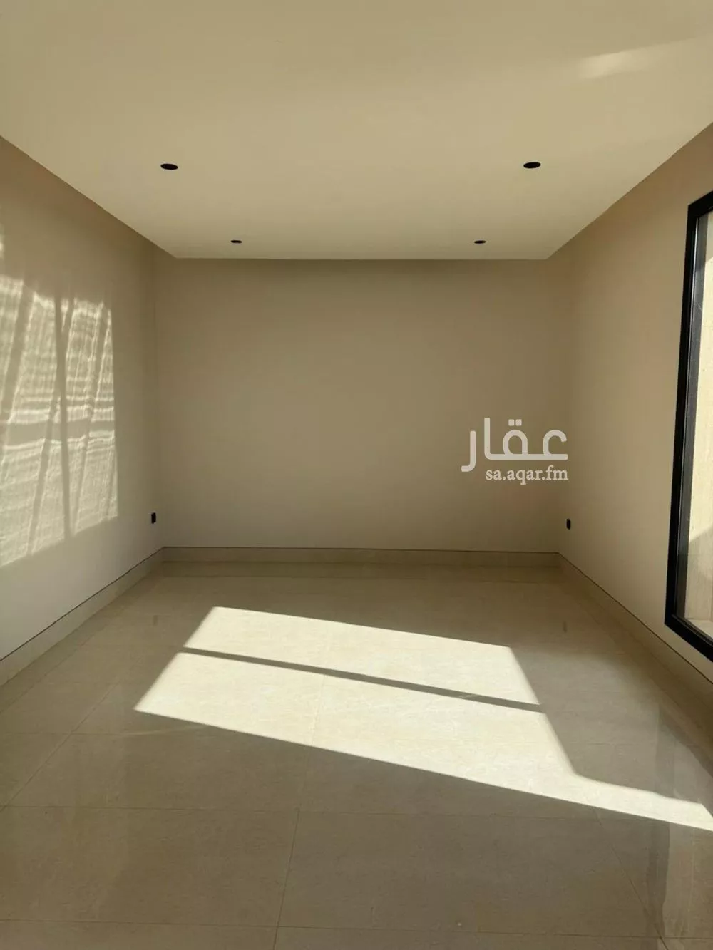 فيلا 4 غرف في العارض 9