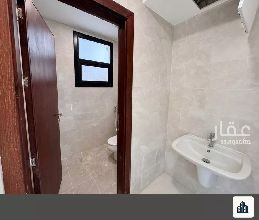 فيلا 4 غرف في الجنادرية 9